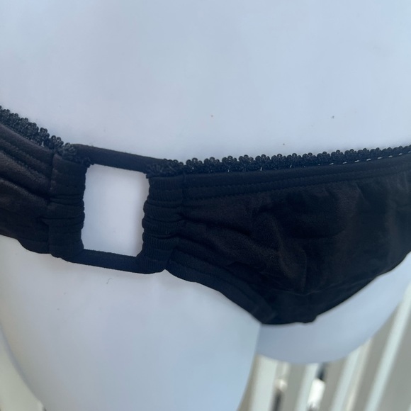 Juicy Couture Black Halter Bikini Women’s NWT Swimsuit 2 Pcs Y2K - Picture 9 of 10